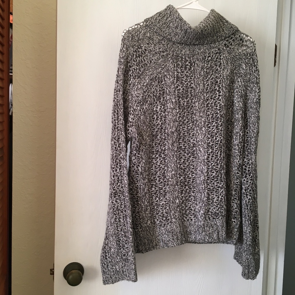 Marbled women's grey chunky knit sweater. Size M.